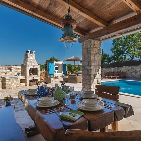 Pet Friendly Home In Hrboki Hrboki