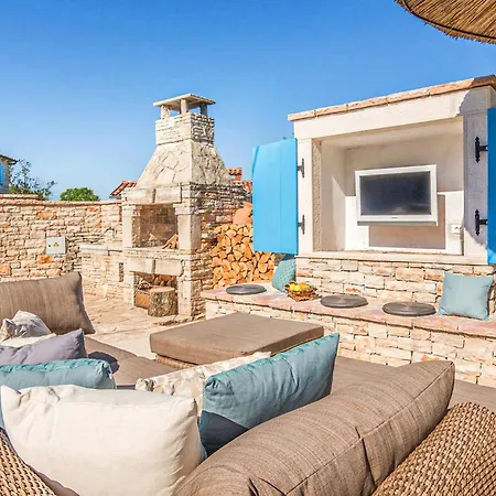 Pet Friendly Home In Hrboki Holiday home Hrboki